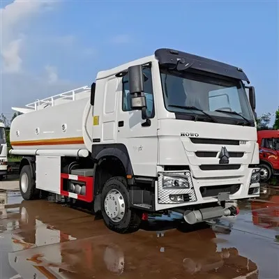 Truk tanker minyak kecil